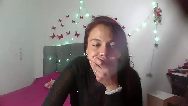 AmaraRoberts420 online show from 3, 3, 2025