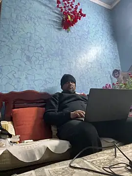 Dick 6inches online show from 15, 12, 2025