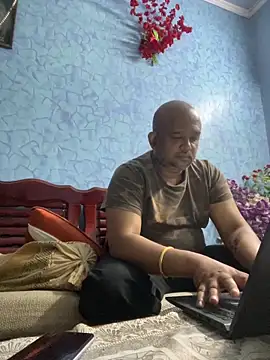 Dick 6inches online show from 15, 3, 2026