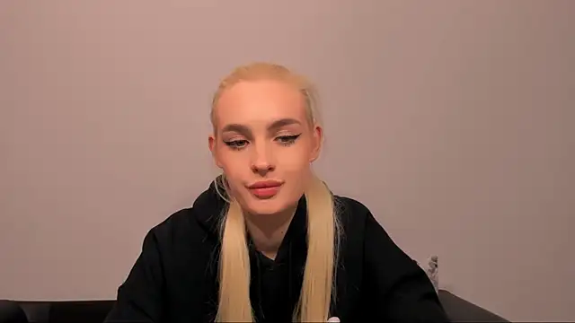 Snapshot of OliviaKisss chatting on 25, 3, 2026 OliviaKisss online show from 25, 3, 2026