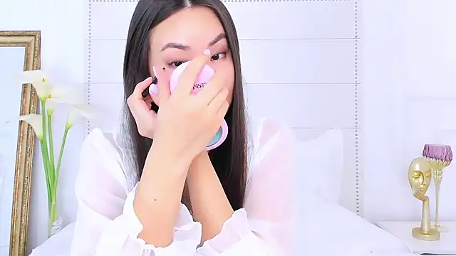 NaomiYuu online show from 7, 2, 2025