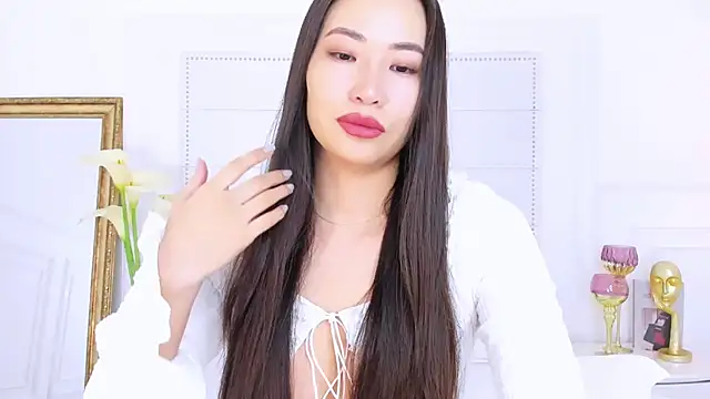 NaomiYuu online show from 22, 2, 2025