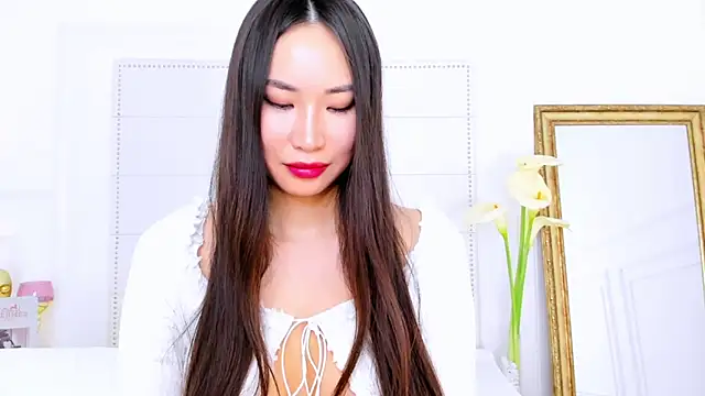 NaomiYuu online show from 11, 3, 2025