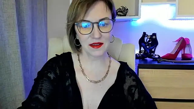 Snapshot of feliziaDesire chatting on 24, 11, 2025 feliziaDesire online show from 24, 11, 2025