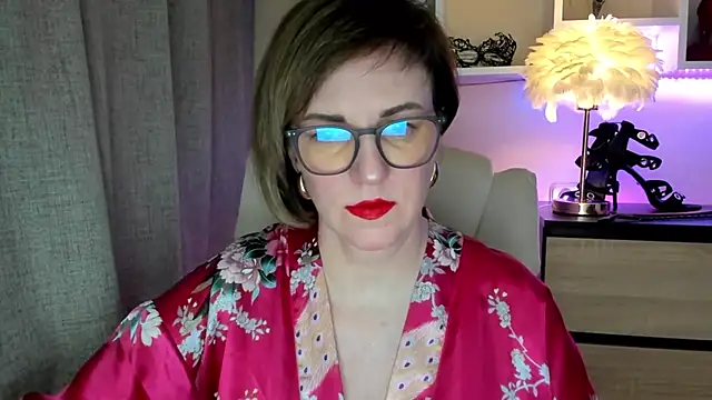 Snapshot of feliziaDesire chatting on 25, 11, 2025 feliziaDesire online show from 25, 11, 2025