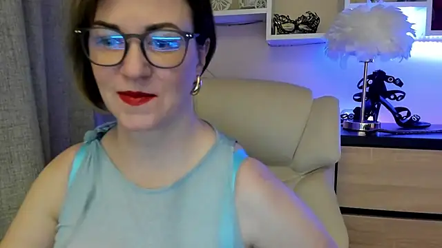 Snapshot of feliziaDesire chatting on 27, 11, 2025 feliziaDesire online show from 27, 11, 2025