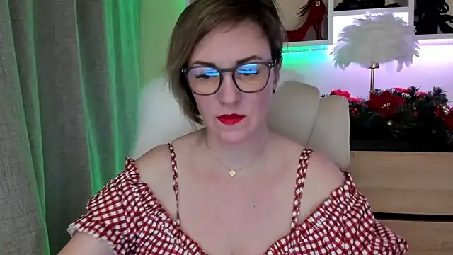 Snapshot of feliziaDesire chatting on 17, 12, 2025 feliziaDesire online show from 17, 12, 2025