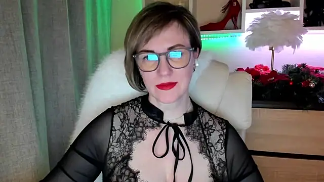 Snapshot of feliziaDesire chatting on 22, 12, 2025 feliziaDesire online show from 22, 12, 2025