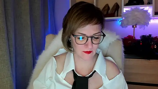 Snapshot of feliziaDesire chatting on 5, 1, 2026 feliziaDesire online show from 5, 1, 2026