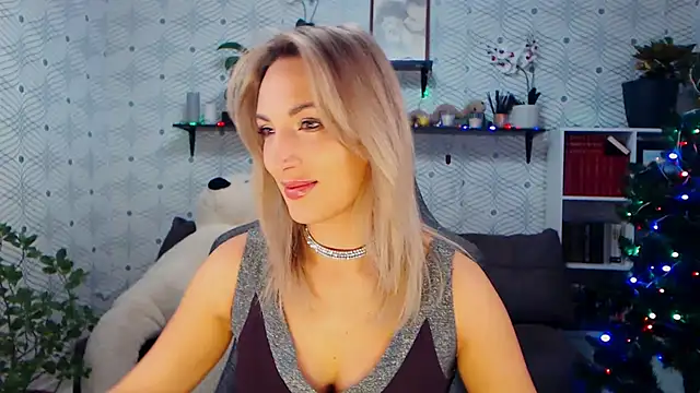 Snapshot of MillaXQueen chatting on 14, 12, 2025 MillaXQueen online show from 14, 12, 2025