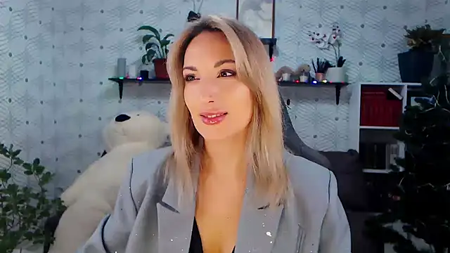 Snapshot of MillaXQueen chatting on 16, 12, 2025 MillaXQueen online show from 16, 12, 2025