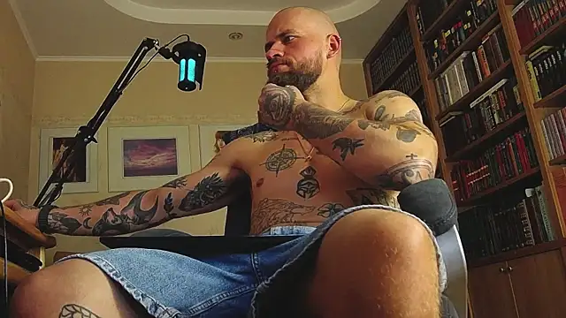 Snapshot of FindomJason chatting on 5, 7, 2026 FindomJason online show from 5, 7, 2026
