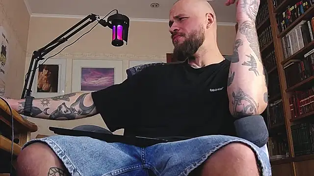 Snapshot of FindomJason chatting on 12, 7, 2026 FindomJason online show from 12, 7, 2026