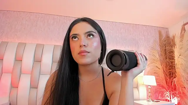 Snapshot of Rebeca_jones chatting on 2, 2, 2026 Rebeca jones online show from 2, 2, 2026