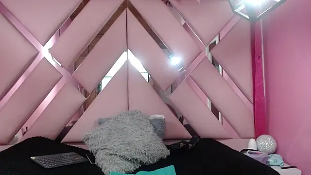 nathaly low1 online show from 18, 12, 2024