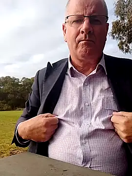 Snapshot of stiffandlubed@xh chatting on 13, 10, 2025 stiffandlubedxh online show from 13, 10, 2025