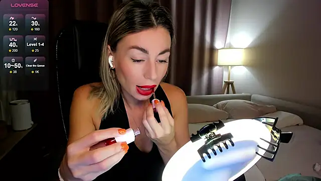 Snapshot of DannaEvan chatting on 28, 11, 2025 DannaEvan online show from 28, 11, 2025