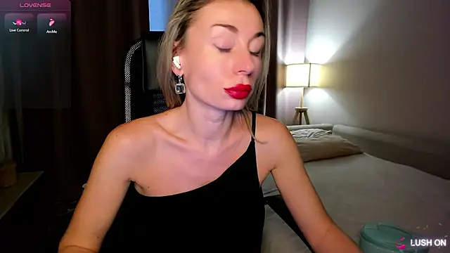 Snapshot of DannaEvan chatting on 14, 2, 2026 DannaEvan online show from 14, 2, 2026