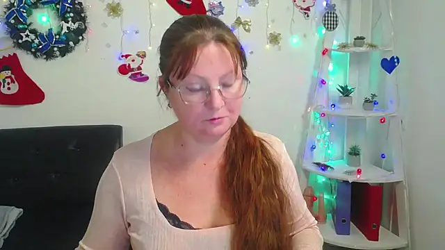 VanessaHotts online show from 7, 1, 2025
