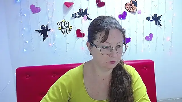 VanessaHotts online show from 8, 2, 2025