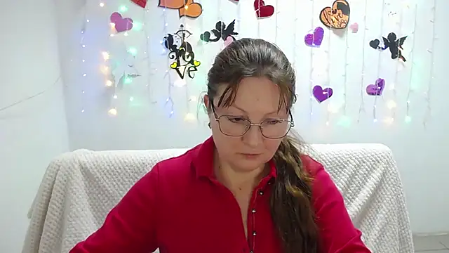 VanessaHotts online show from 28, 2, 2025