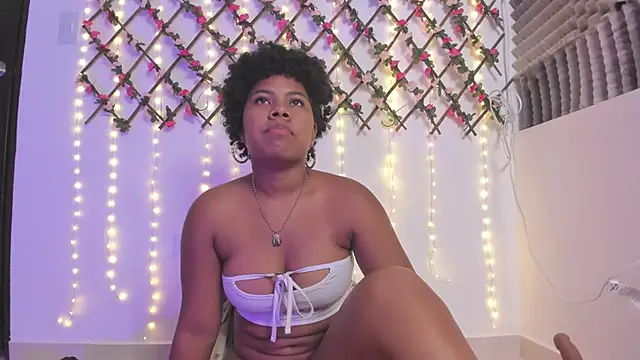 Snapshot of naughty_ebonyy chatting on 22, 4, 2026 naughty ebonyy online show from 22, 4, 2026