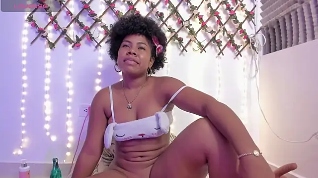 Snapshot of naughty_ebonyy chatting on 19, 5, 2026 naughty ebonyy online show from 19, 5, 2026