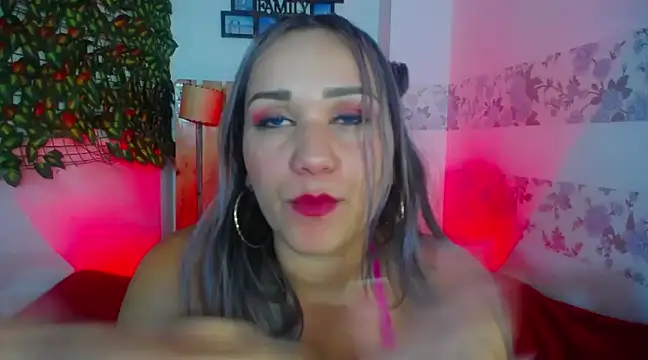 Snapshot of paula_brausin chatting on 1, 2, 2025 paula brausin online show from 1, 2, 2025