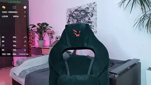 Snapshot of pale_skin chatting on 26, 10, 2025 pale skin online show from 26, 10, 2025