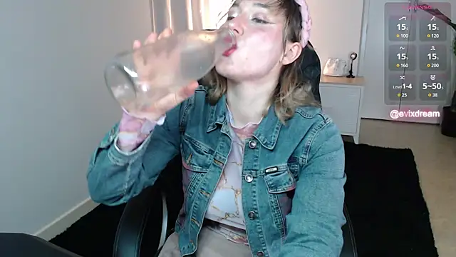 Snapshot of Crystal-dreamt chatting on 20, 4, 2026 Crystal-dreamt online show from 20, 4, 2026