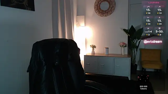 Snapshot of Crystal-dreamt chatting on 1, 5, 2026 Crystal-dreamt online show from 1, 5, 2026