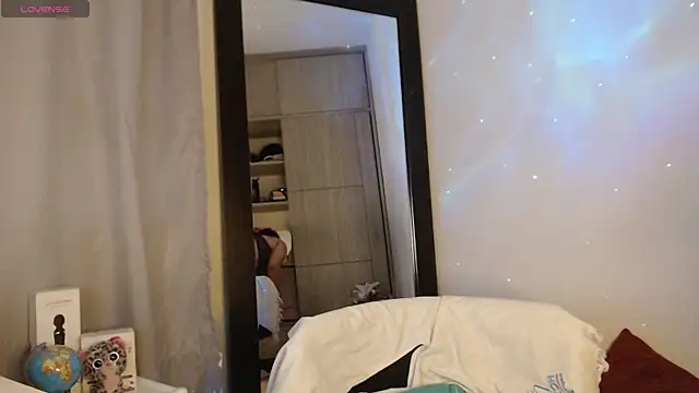 Snapshot of cristal_sexybody chatting on 21, 2, 2025 cristal sexybody online show from 21, 2, 2025