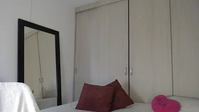 Snapshot of cristal_sexybody chatting on 2, 10, 2025 cristal sexybody online show from 2, 10, 2025