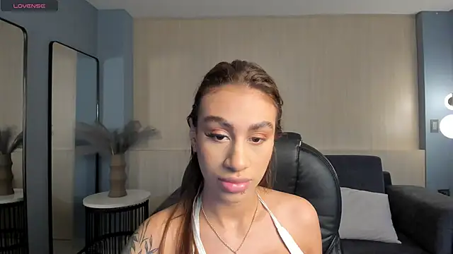 DannaCruz online show from 28, 9, 2025