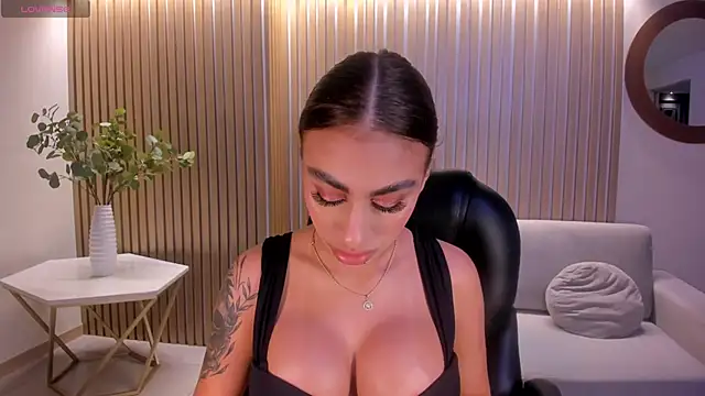 DannaCruz online show from 25, 11, 2025