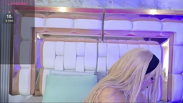 valkiria moore online show from 4, 3, 2026