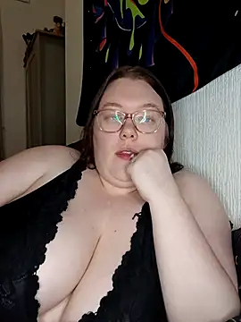 Sexycurvyemilyy online show from 28, 2, 2026