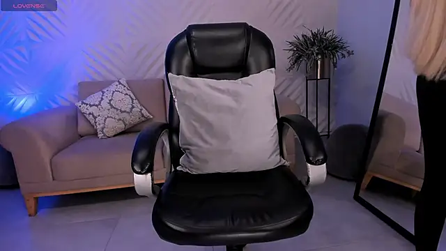 SophiePalmer online show from 1, 3, 2025