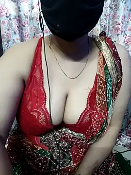 Snapshot of Sexybomb33 chatting on 29, 12, 2024 Sexybomb33 online show from 29, 12, 2024