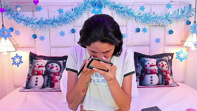 SarahSophia  online show from 13, 12, 2024