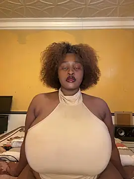 Snapshot of KnockoutBestie chatting on 13, 10, 2025 KnockoutBestie online show from 13, 10, 2025