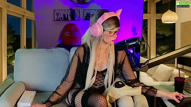 Snapshot of Kittychatte chatting on 4, 11, 2025 Kittychatte online show from 4, 11, 2025