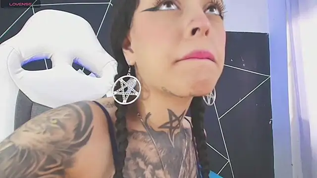 Snapshot of farichell chatting on 5, 1, 2026 farichell online show from 5, 1, 2026