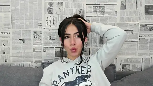 Mhelanny2 online show from 7, 12, 2024