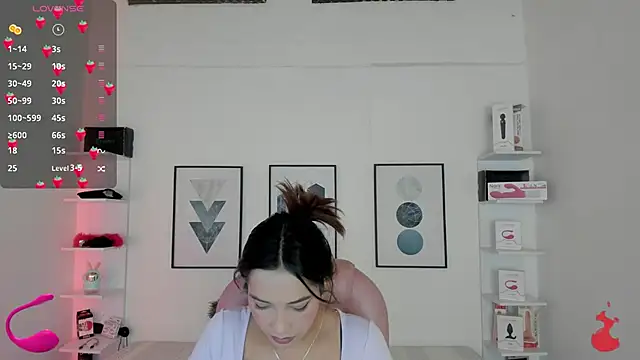 cristal  hot 1 online show from 12, 1, 2025