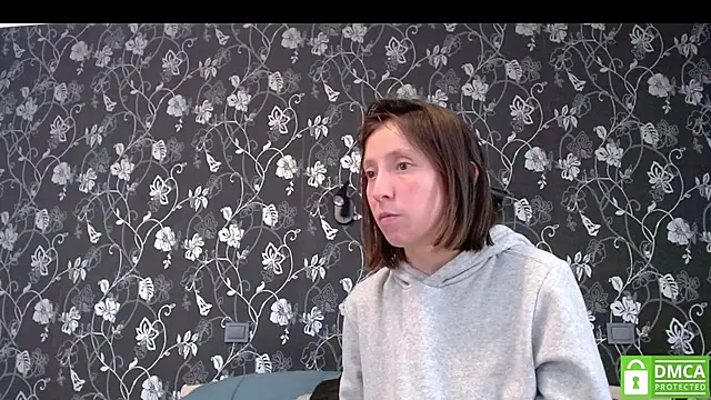 Snapshot of Sophi_Cute chatting on 9, 7, 2026 Sophi Cute online show from 9, 7, 2026