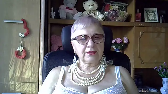 Snapshot of SweetCherry27 chatting on 18, 9, 2025 SweetCherry27 online show from 18, 9, 2025