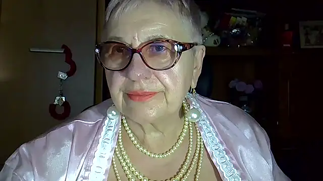 Snapshot of SweetCherry27 chatting on 19, 9, 2025 SweetCherry27 online show from 19, 9, 2025