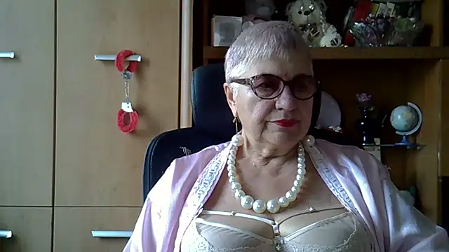 Snapshot of SweetCherry27 chatting on 25, 9, 2025 SweetCherry27 online show from 25, 9, 2025