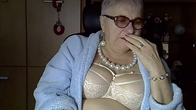 Snapshot of SweetCherry27 chatting on 30, 9, 2025 SweetCherry27 online show from 30, 9, 2025